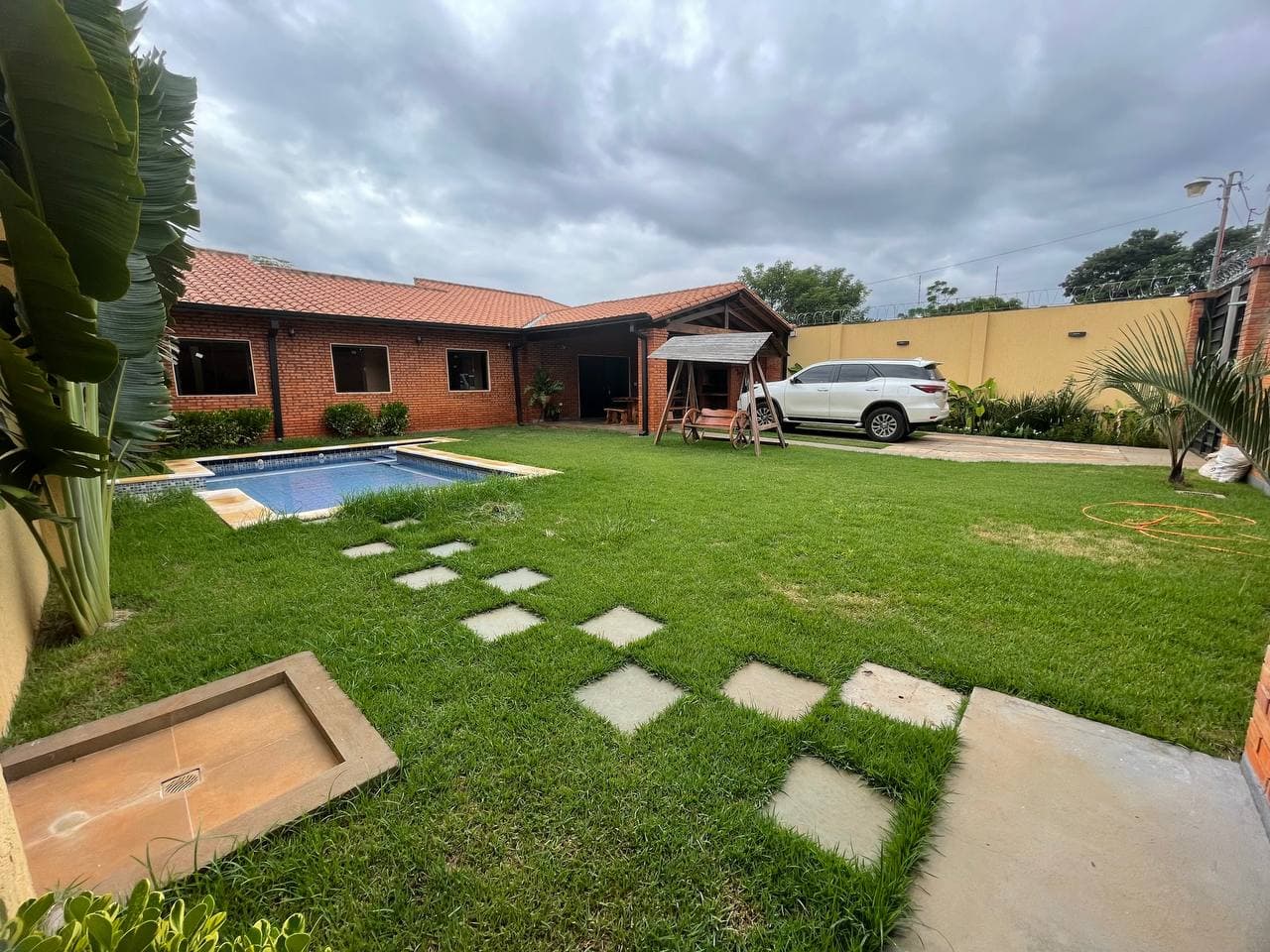 Alquilo hermosa casa en sal lorenzo