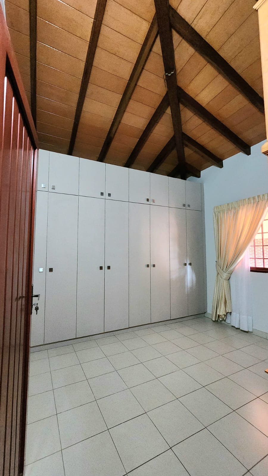 Hermosa casa en itaugua — foto 3