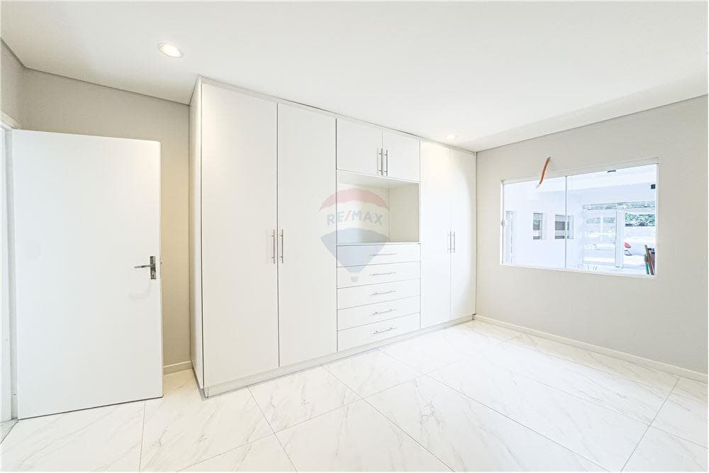 En venta amplia casa con piscina en Villa Elisa, foto 3