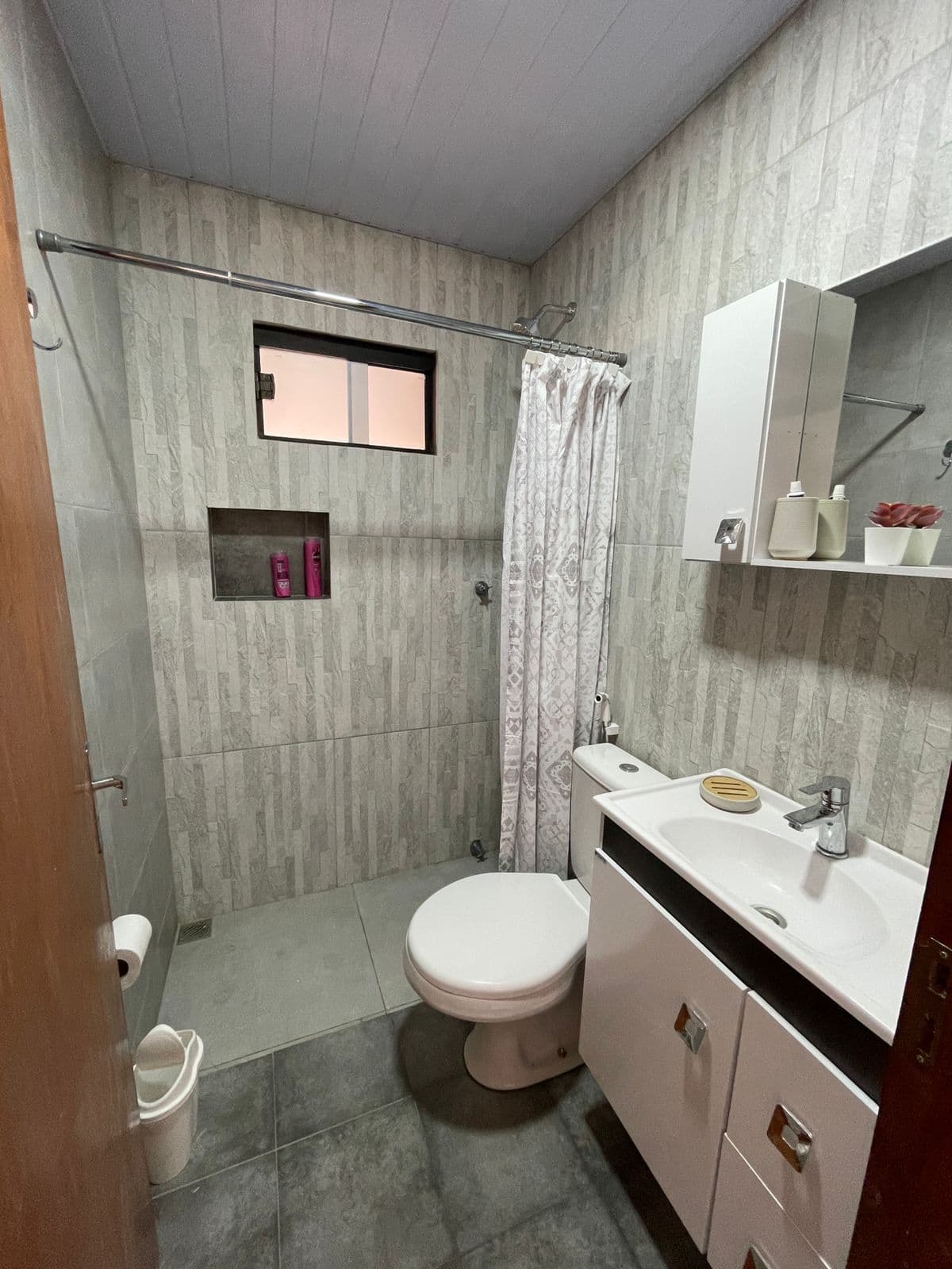 Departamento amoblado en m.r.a., zona desvio remanso limpio — foto 4