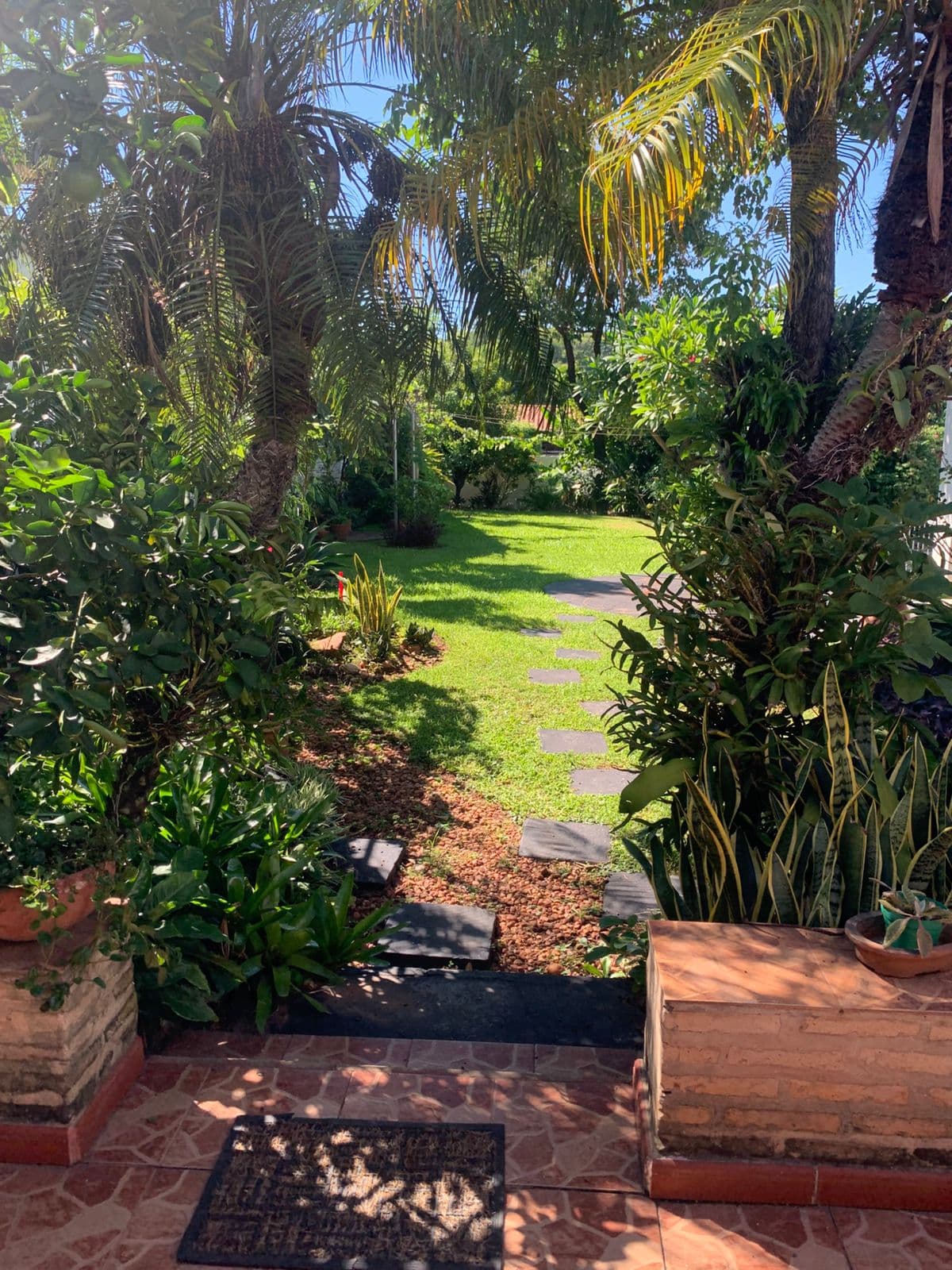 **exclusiva residencia c quincho y piscina en vta o alquiler – vista alegre**, foto 2