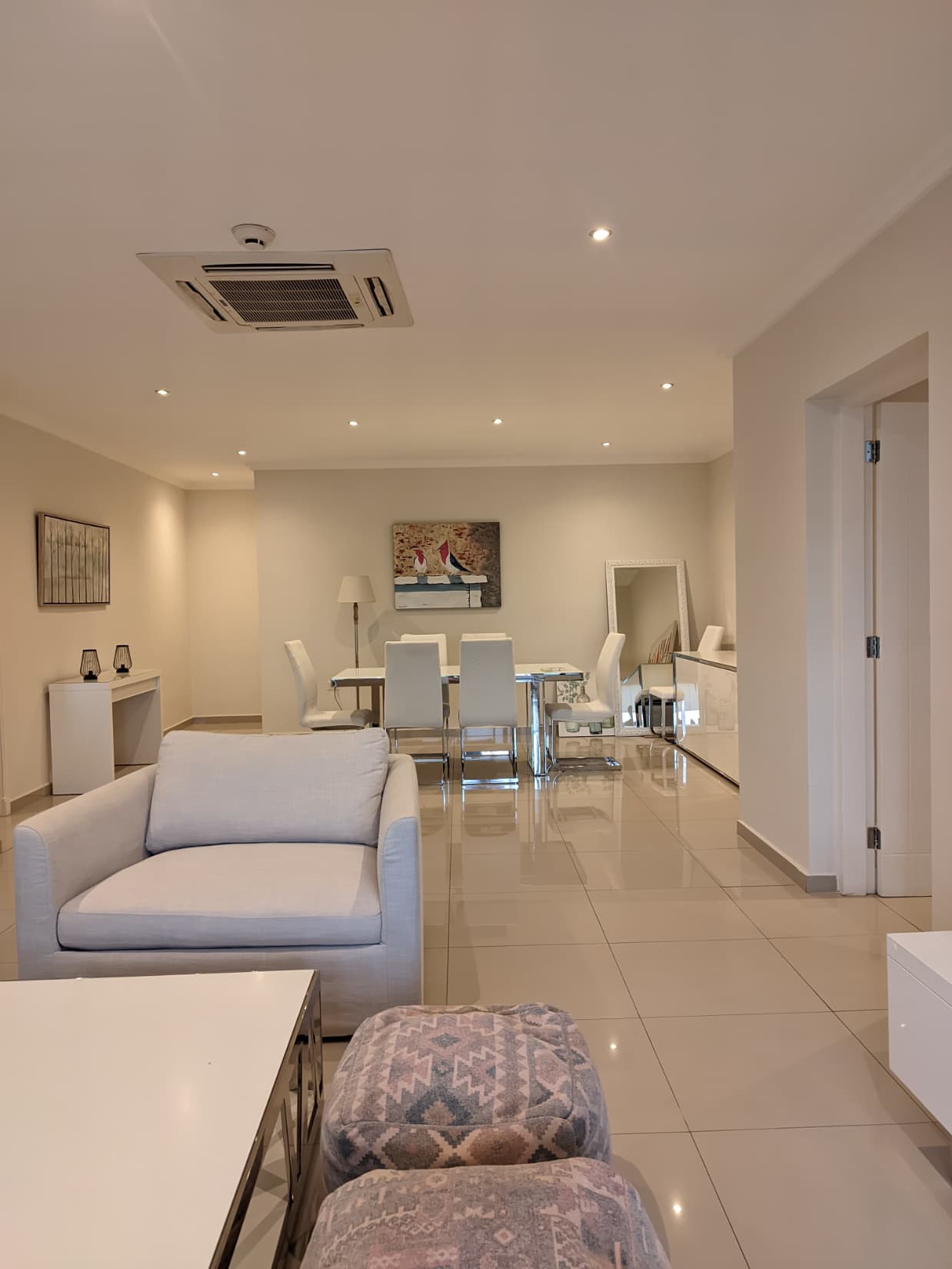 Alquilo Penthouse Semi amoblado. 4 habitaciones. Mburucuya. COD 010