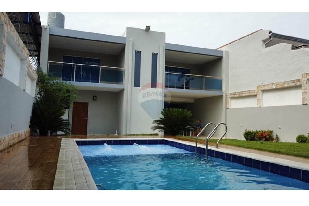 Lujosa residencia a la venta en fdo. De la mora zn