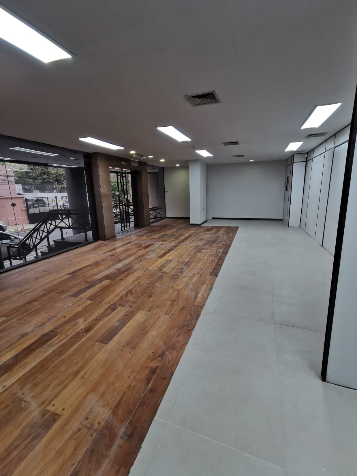 Alquilo Amplias Oficinas En Edificio En El Centro De Asunción