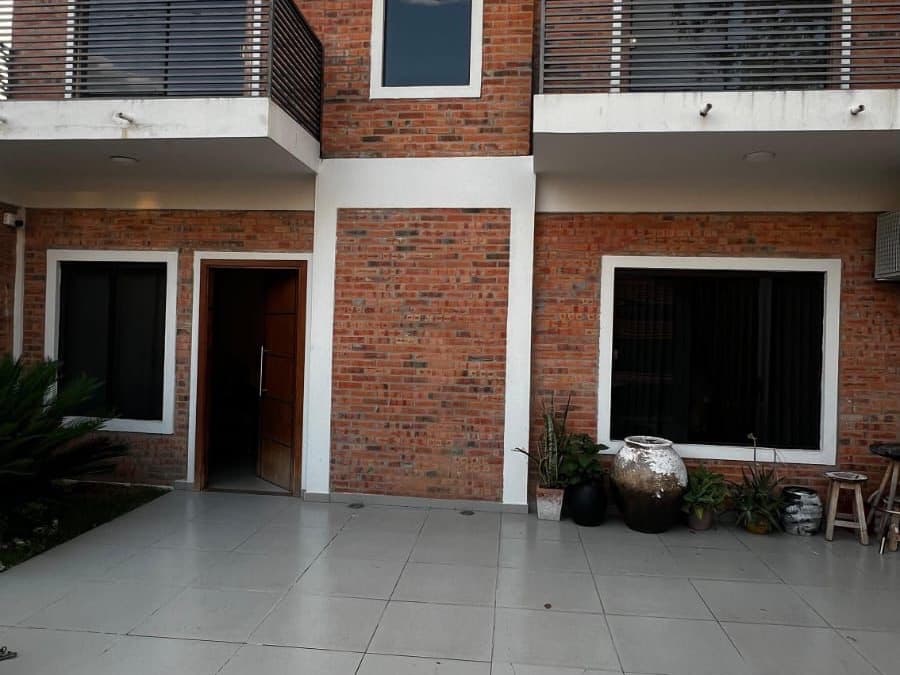 Duplex en esquina en barrio mbachio Lambaré — foto 4