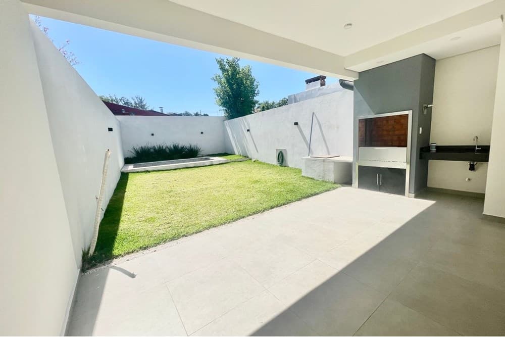 Fino duplex a estrenar con piscina en loma pyta — foto principal
