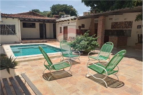 Casa con piscina en Villa Elisa, foto 2