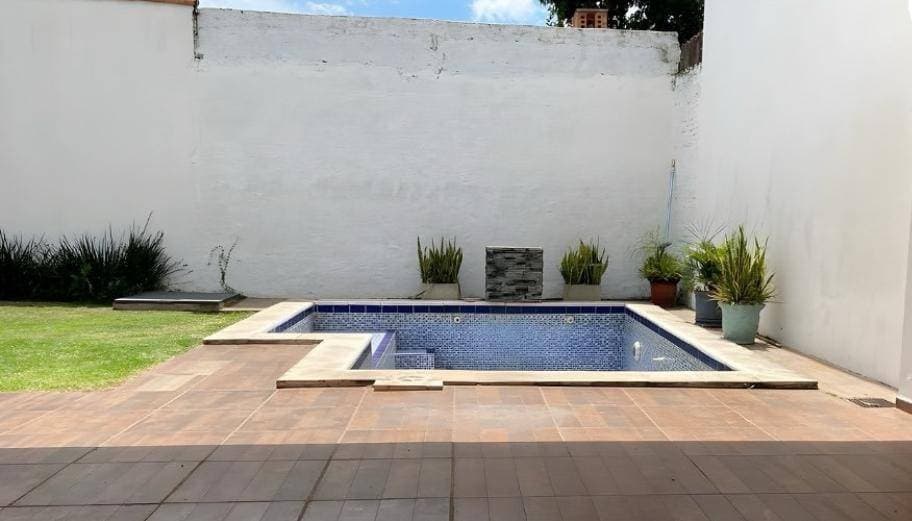 Residencia en venta en Lambaré - 3 dormitorios con pileta y quincho, foto 4