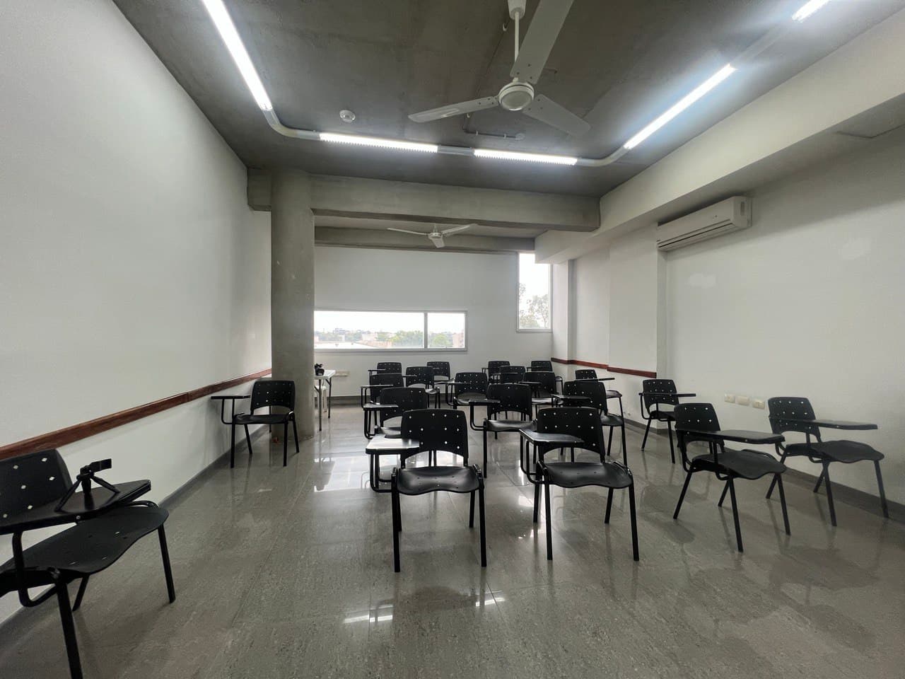 Alquiler de aulas / oficinas - edificio corporativo