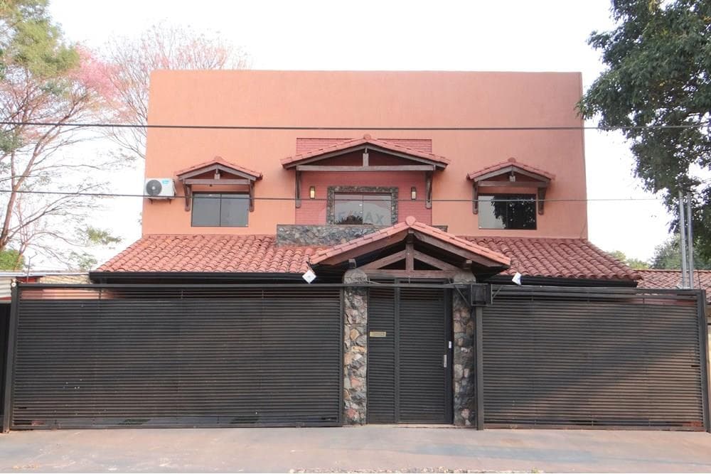 Residencia en lambare