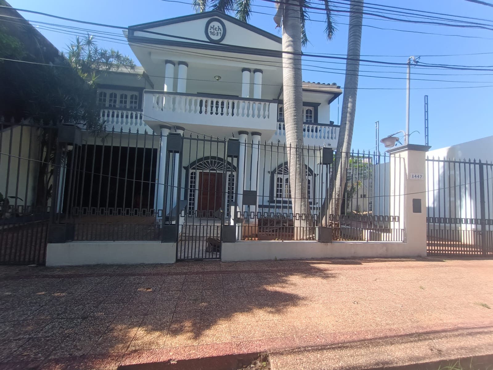 Alquilo casa en lambare