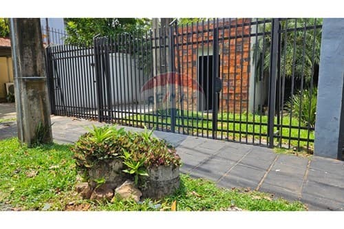 Casa en barrio Herrera — foto principal