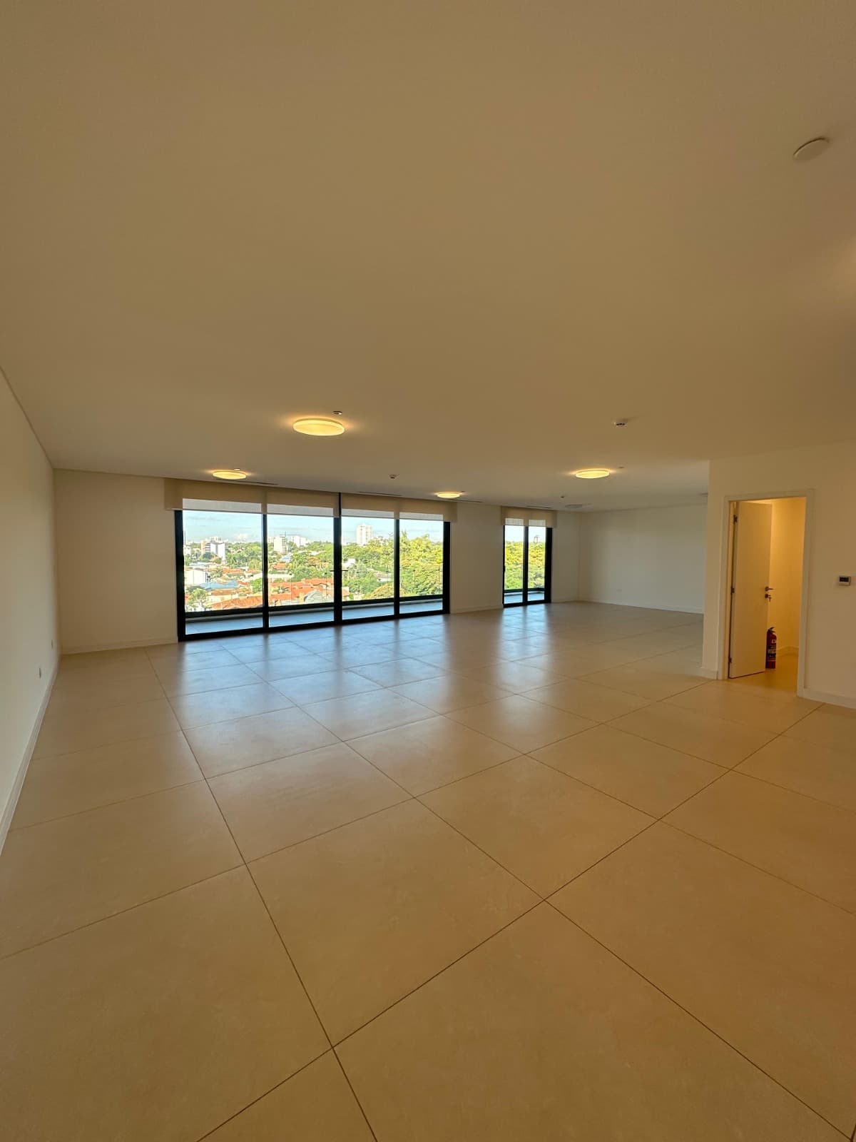 Barrio ycua sati, depto de 3 dormitorios con 314m2 en alquiler, foto 1
