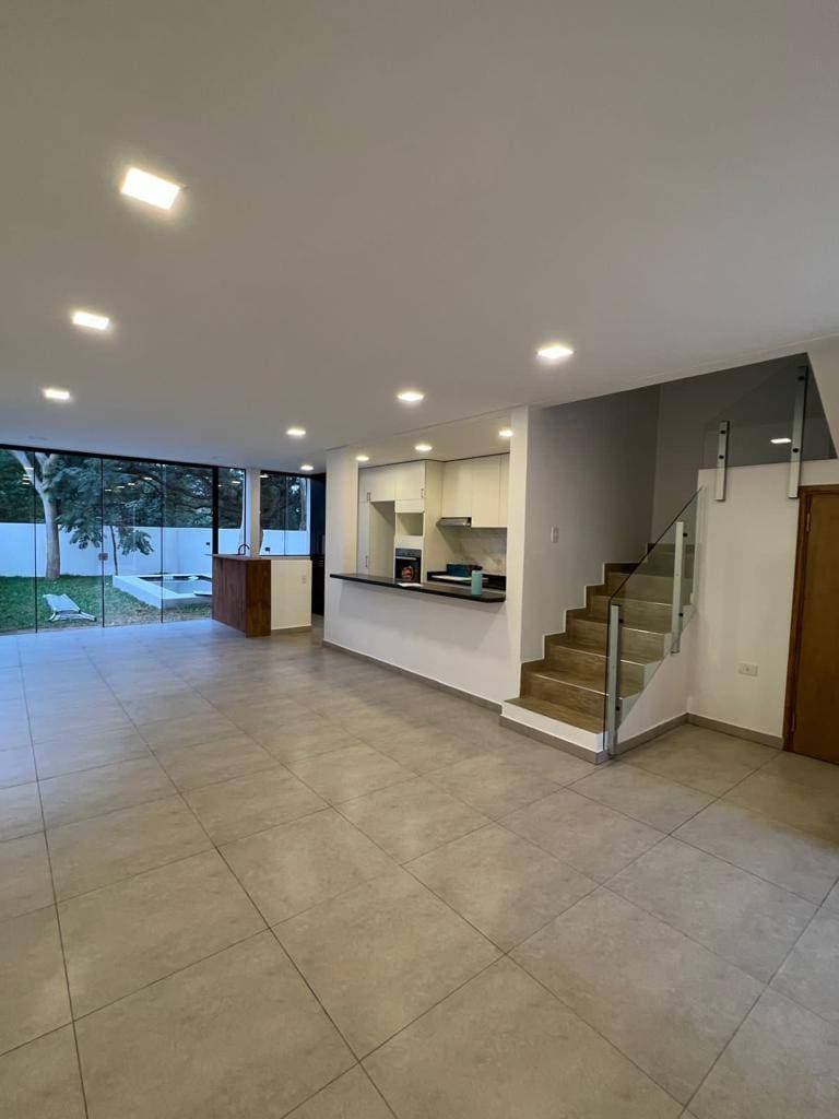 En venta moderno duplex, diseño estilo toscano - Luque, foto 2