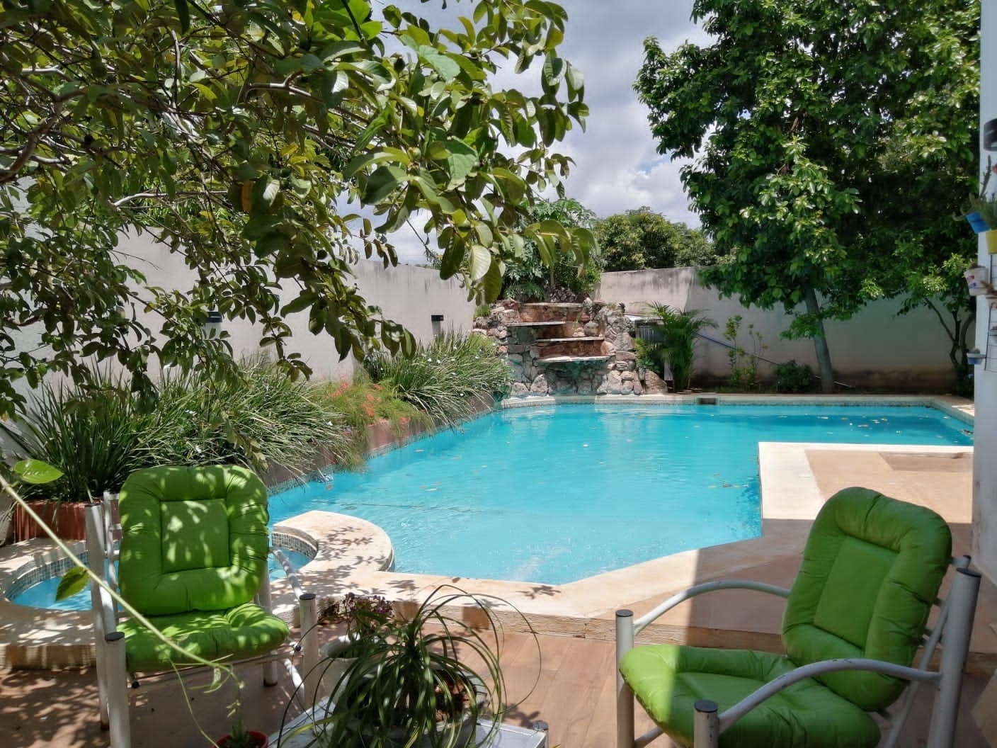 Casa con piscina y amplio jardin en San Lorenzo, foto 3