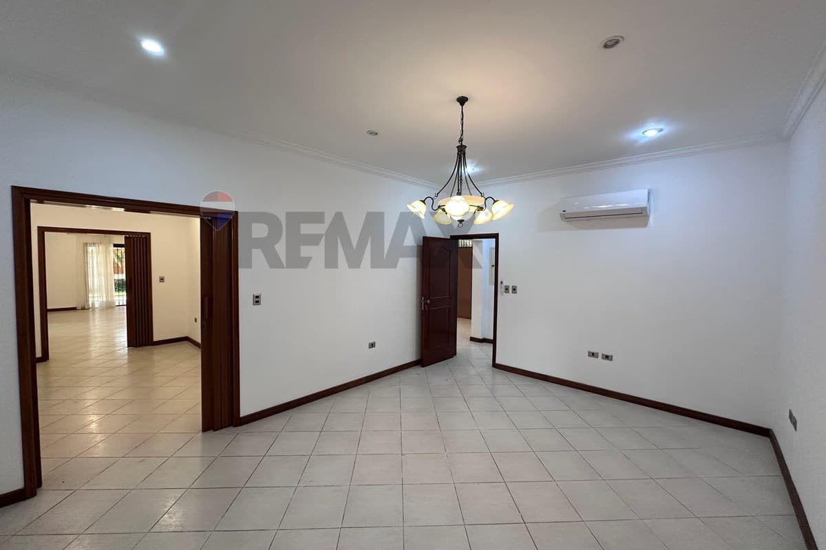 Residencia en alquiler - bernardino caballero, foto 5