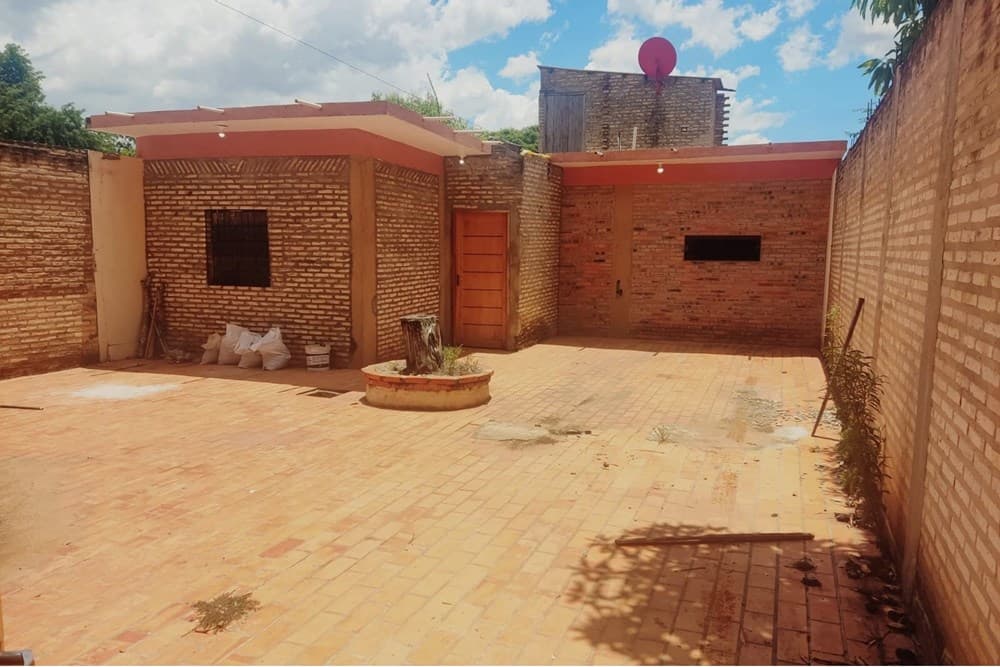 Casa - Venta - Luque, Paraguay, invierte en un nuevo hogar!