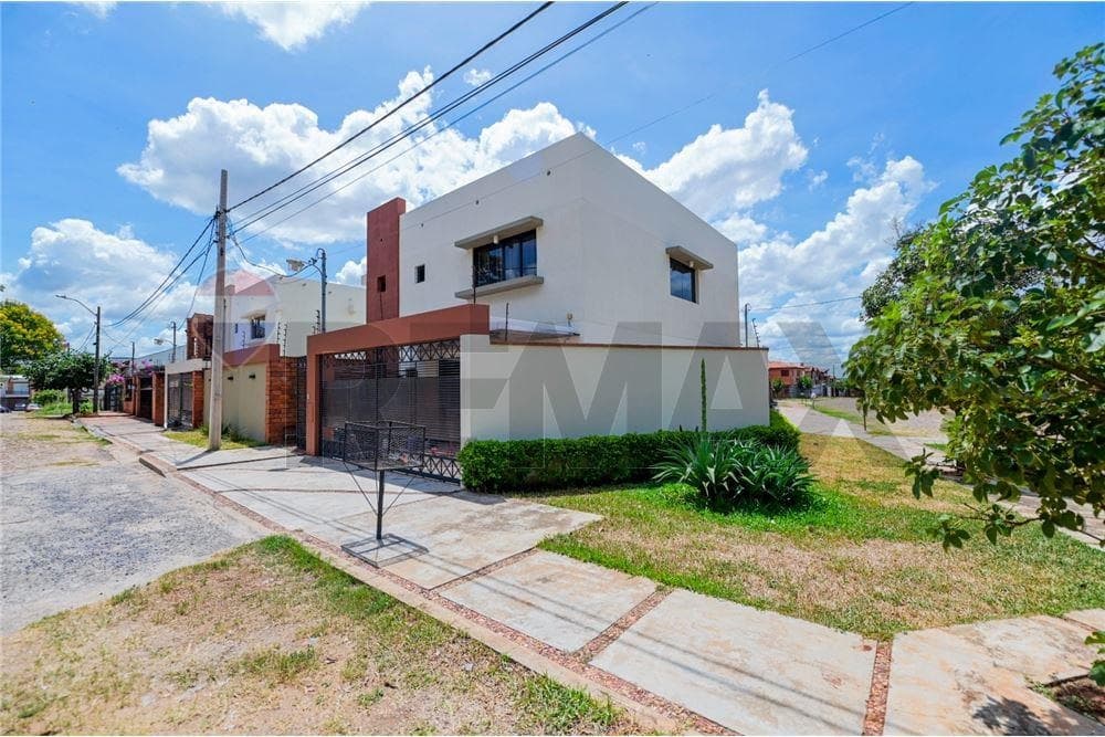 Alquilo duplex en esquina en loma pyta