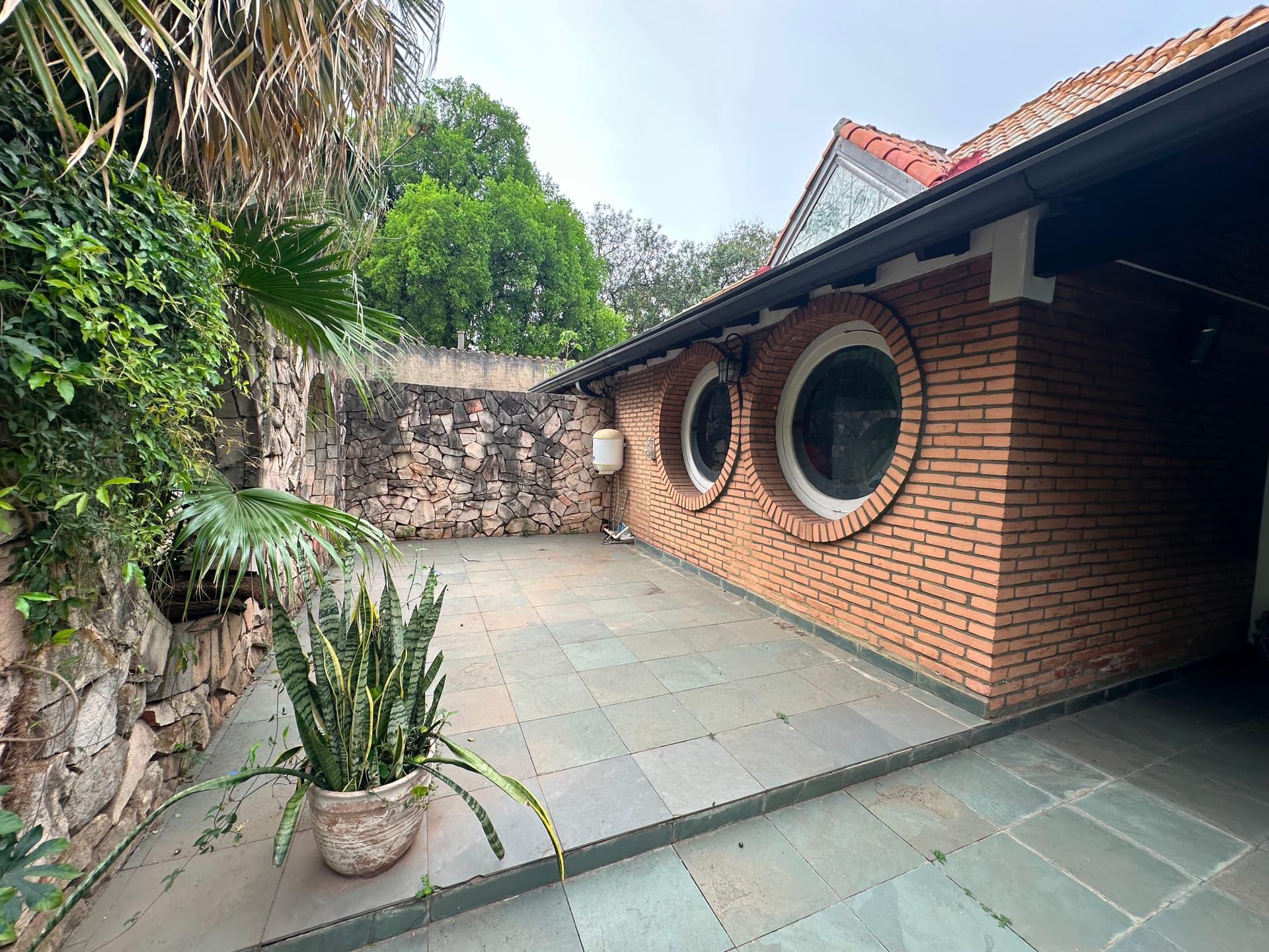 local comercial al lado de Mburuvicha Roga, foto 4