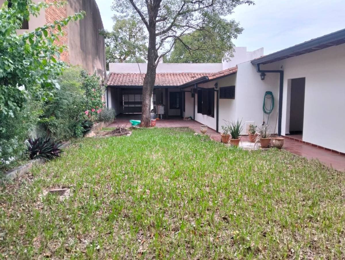 Hermosa casa en barrio mburucuya — foto 3