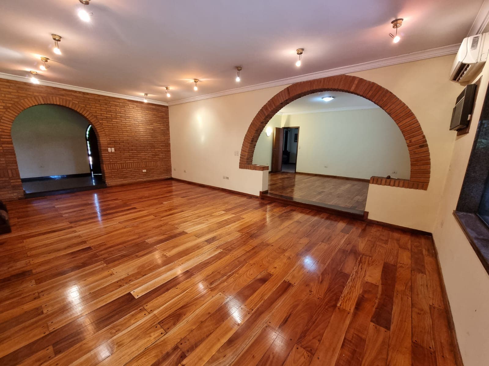 Casa residencial sobre avda.mcal.lopez, foto 2