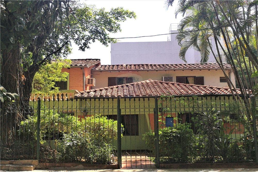 En venta casa en esquina s/ denis roa y bruselas, foto 1