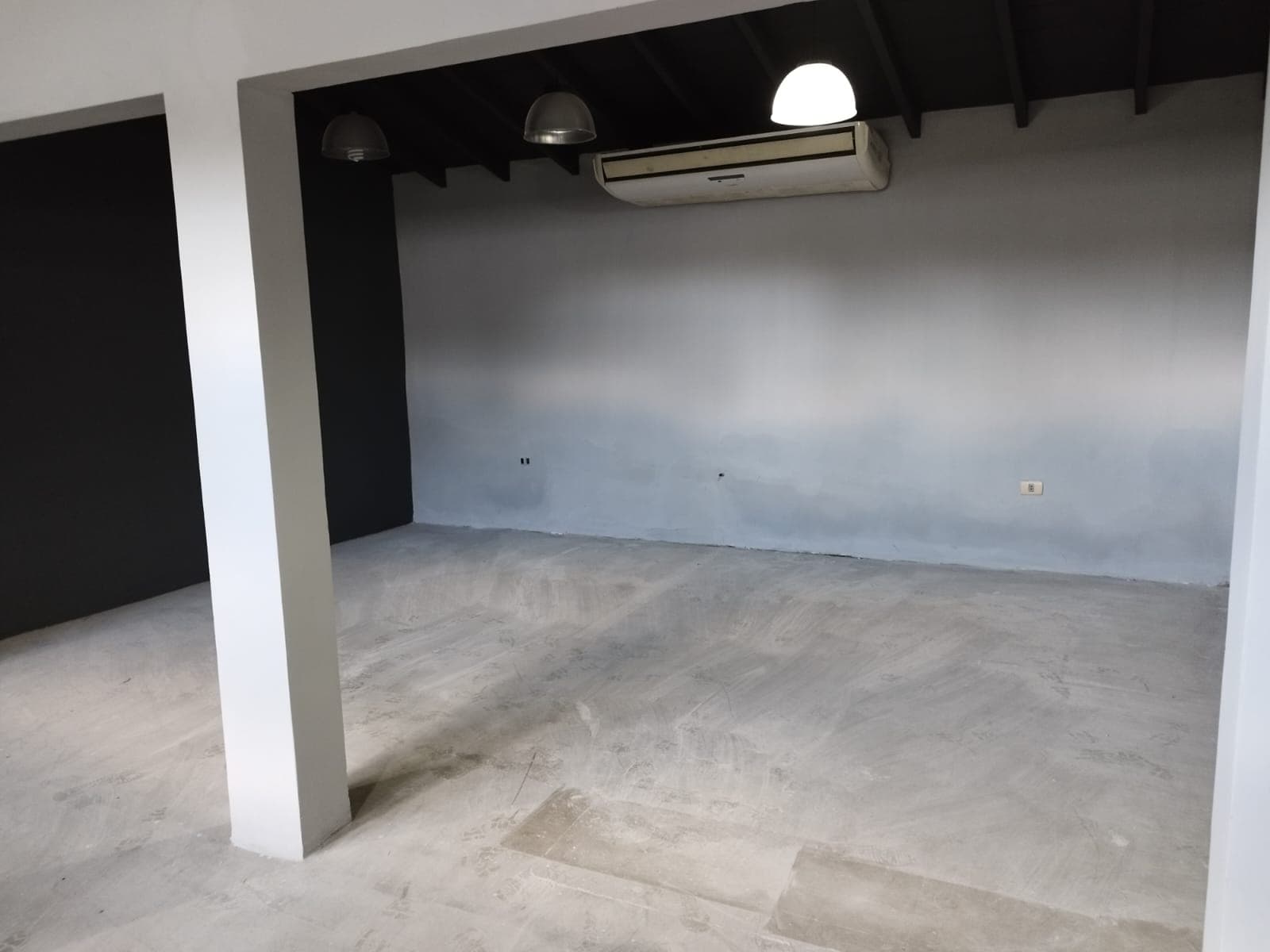 hermoso tinglado de 360m2 sobre Madame Lynch con oficina — foto 4