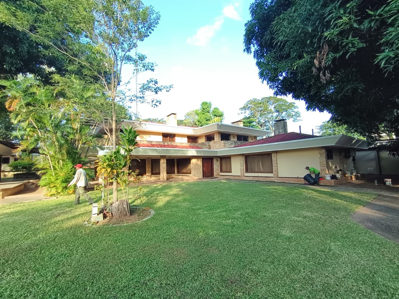 En venta lujosa residencia en el barrio felicidad de lambare, foto 3