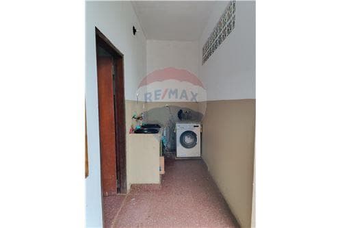Vendo casa con salones comerciales en reducto