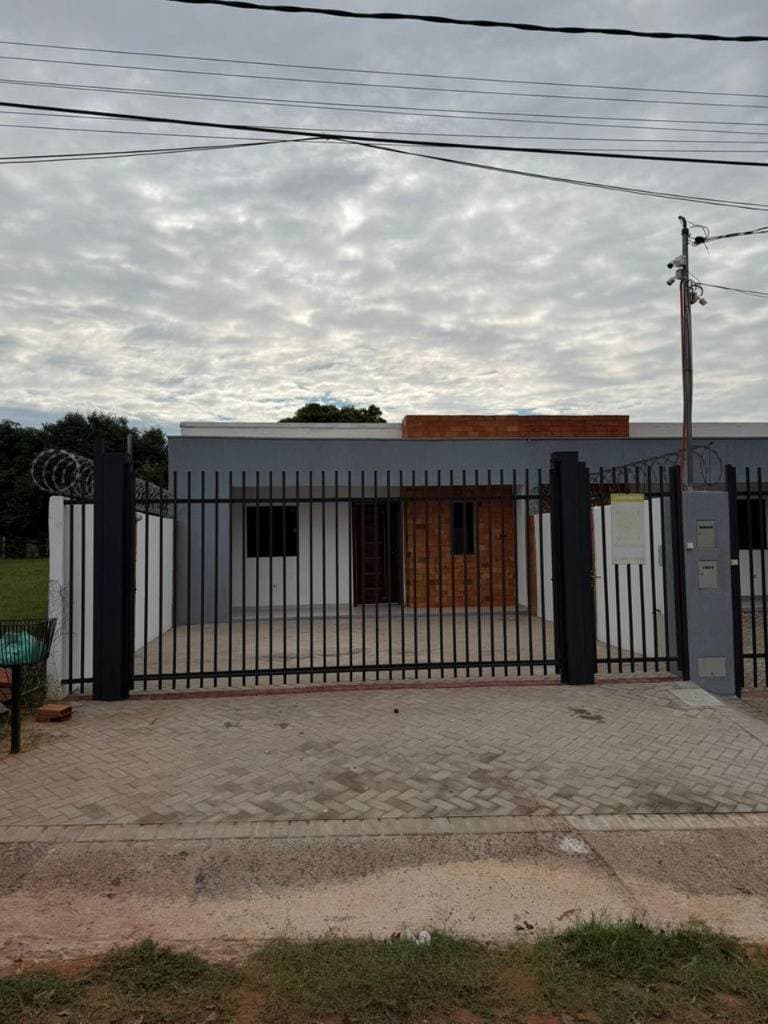 ¡Alquilo casa en Barrio Mbocayaty, Ñemby – Amplia y funcional