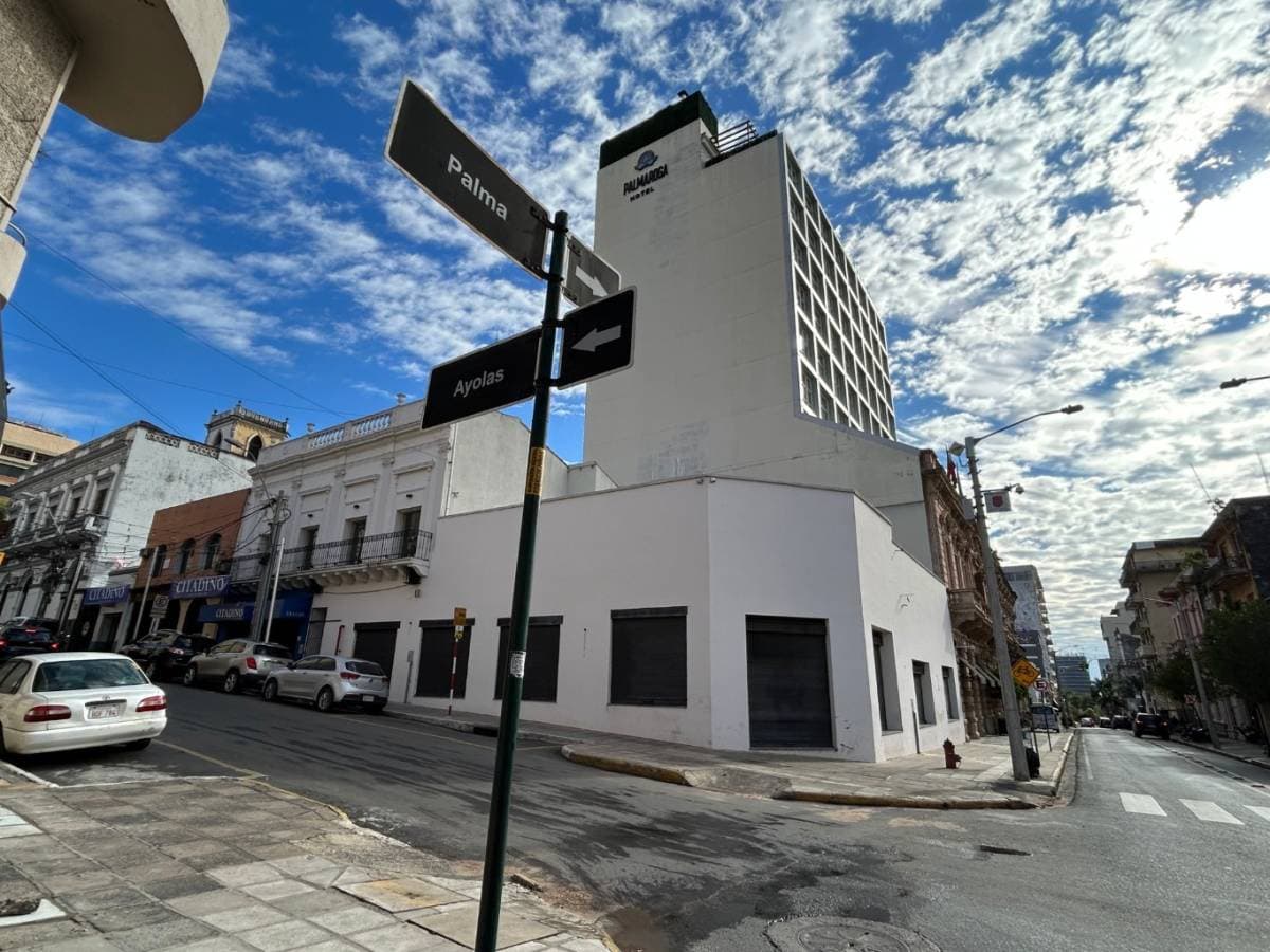 Amplia casa con salones comerciales y oficinas, foto 1