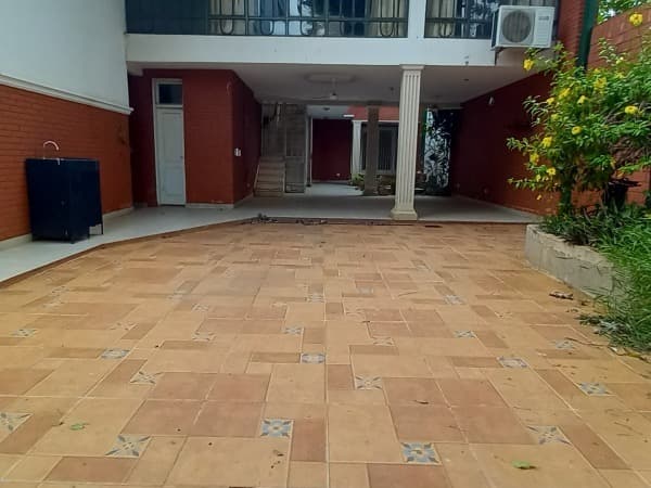 Amplia residencia en barrio Herrera, foto 3