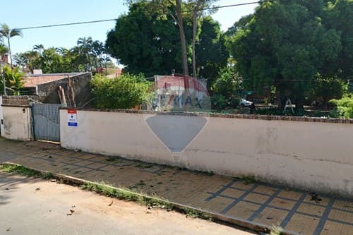 Importante terreno en venta en barrio Herrera, foto 2