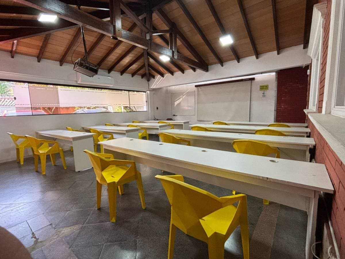 Amplia Oficina Privada En Alquiler En Complejo - ID-40181 — foto 2