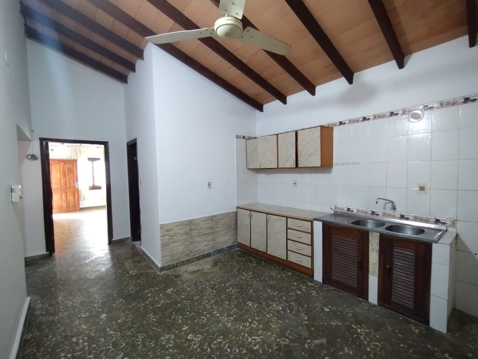 Hermosa y amplia casa en Lambaré, barrio San Isidro, foto 2