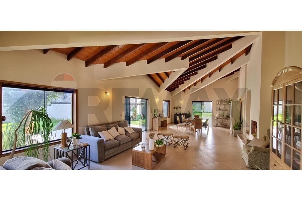 Casa con 4 Dormitorios y amplio patio en Lambaré, foto 4