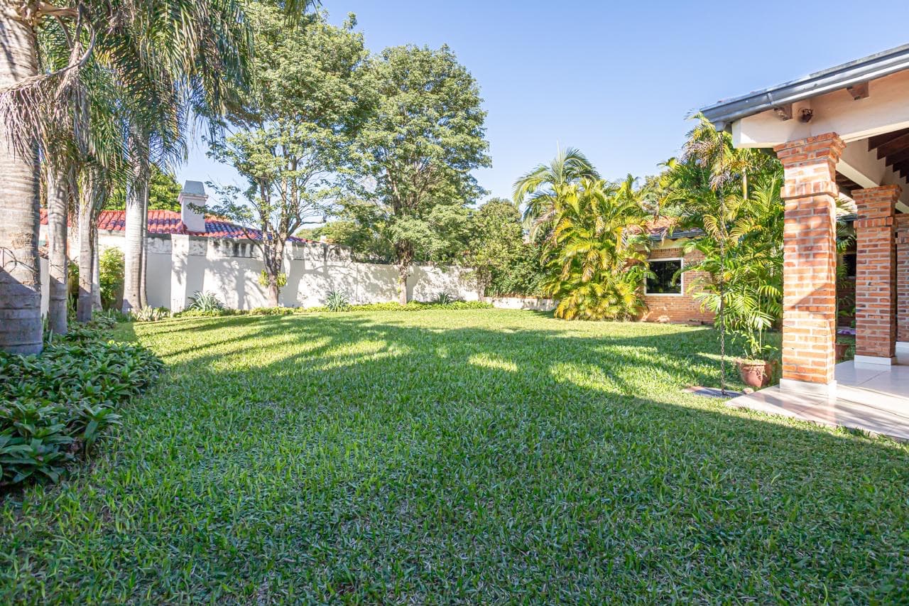 La casa ideal para una familia- zona residencial lambare, foto 2