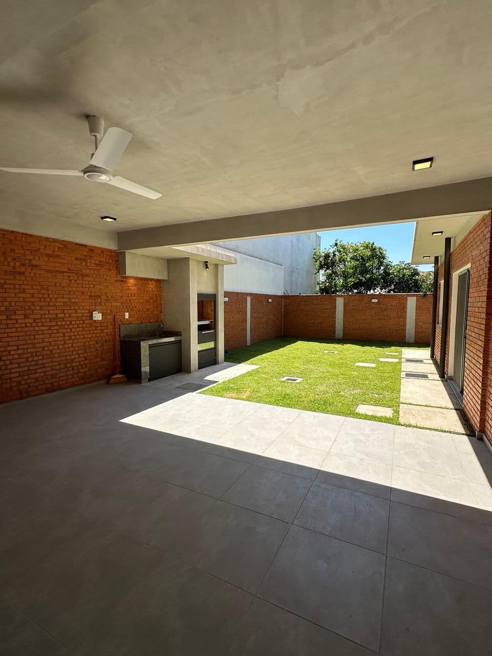 Alquiler: Dúplex moderno con quincho y patio – a minutos del eje corporativo, foto 2