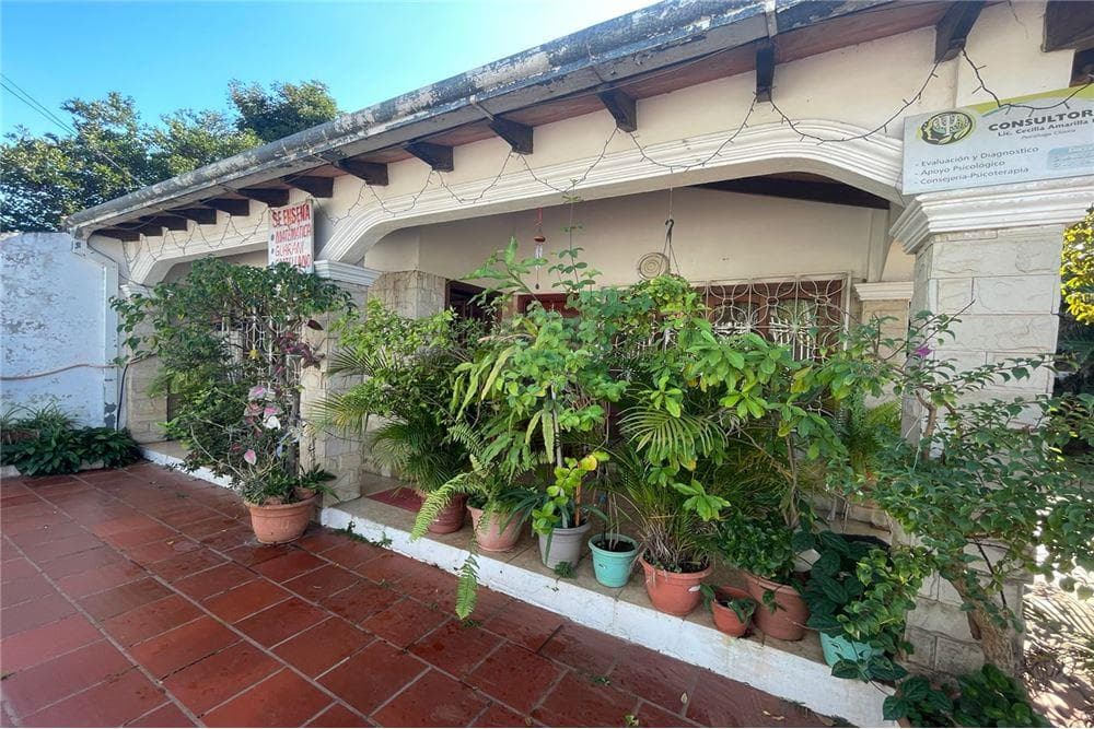 Terreno con casa en San Lorenzo -parque 14 y medio