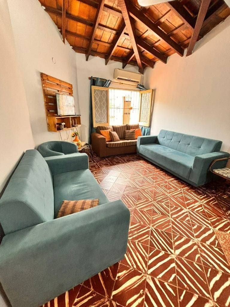 Vendo terreno con casa a refaccionar en san vicente, Asunción