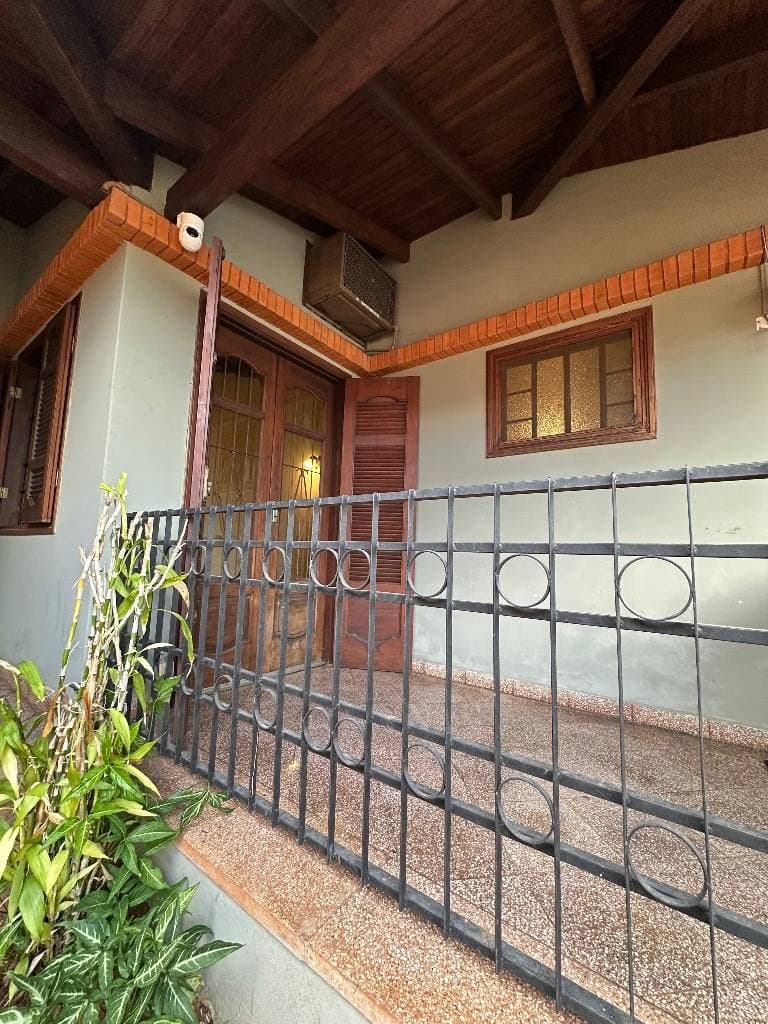 Casa en barrio mburucuyá, foto 5