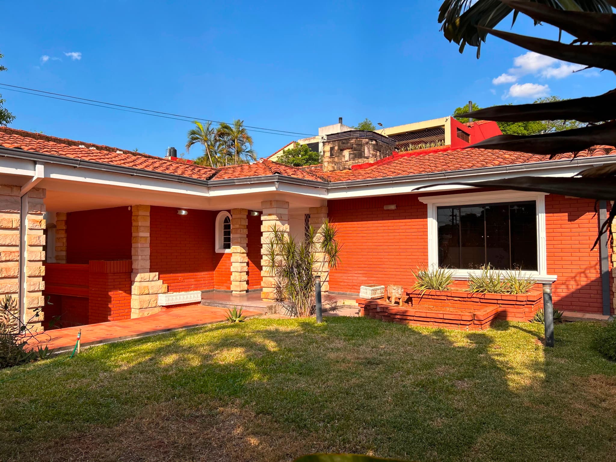 CASA SEMI AMOBLADA | A cuadras del acceso a la Costanera Sur, foto 1