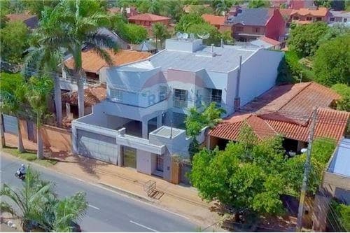 Alquilo amplia casa en asucion con cinco habitaciones con piscina!!
