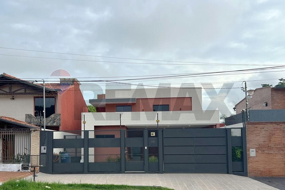 Casa en Fernando de la Mora zona Sur