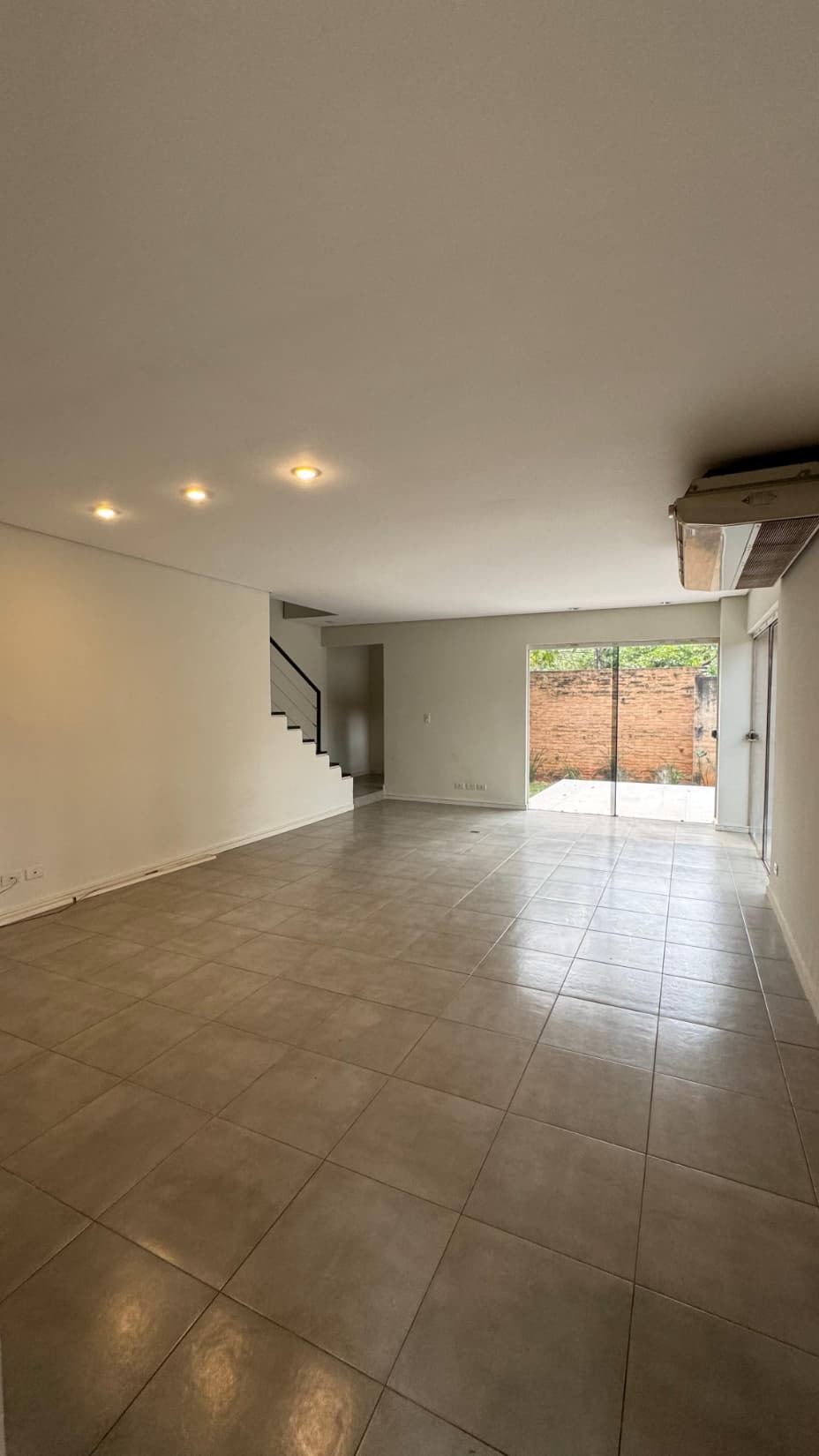 Vendo Casa en Condominio de 288 m2 en Fernando de la Mora - CLHO6418942