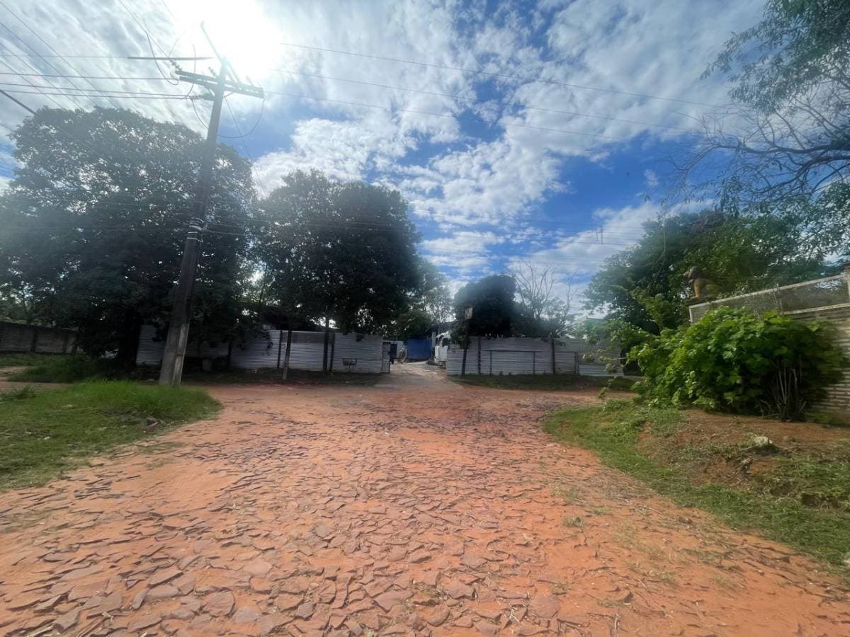 Complejo de tinglados con oficinas, vestuarios y casa en Ñemby, foto 2