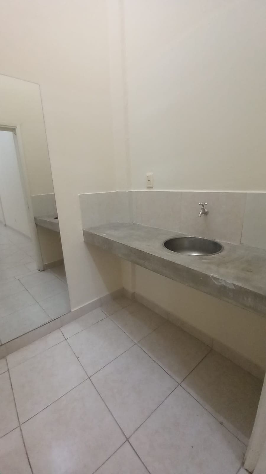 Salón comercial sobre pasaje molas y cerro cora, foto 5