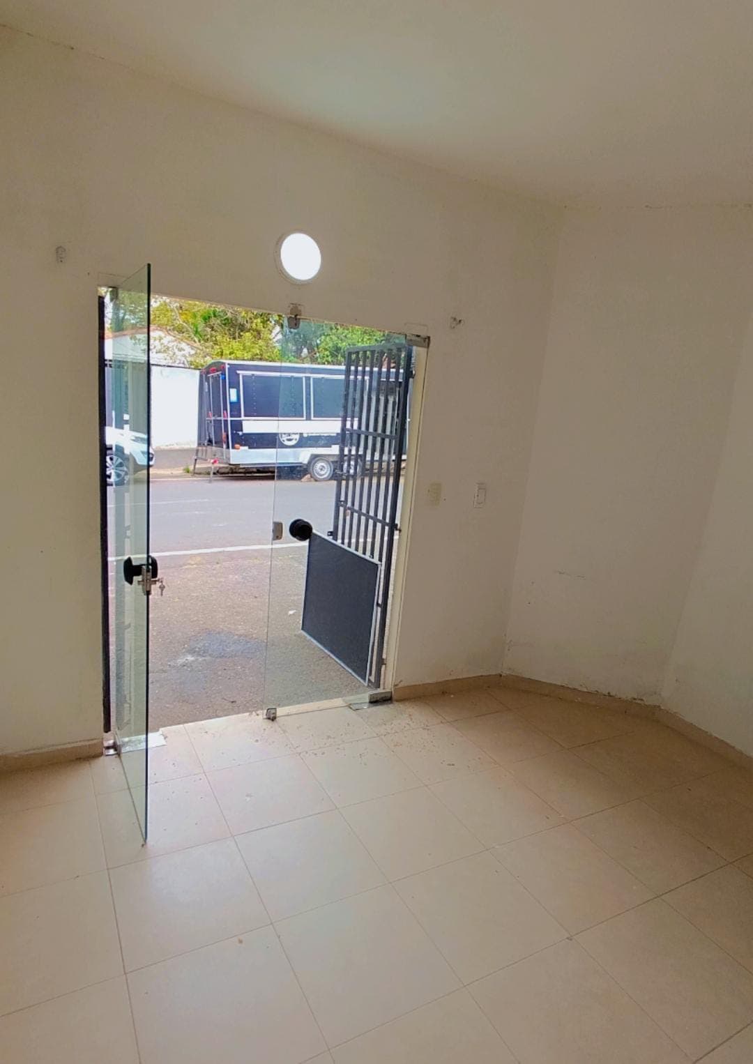 Salón comercial en zona pueblo Lambaré, foto 2