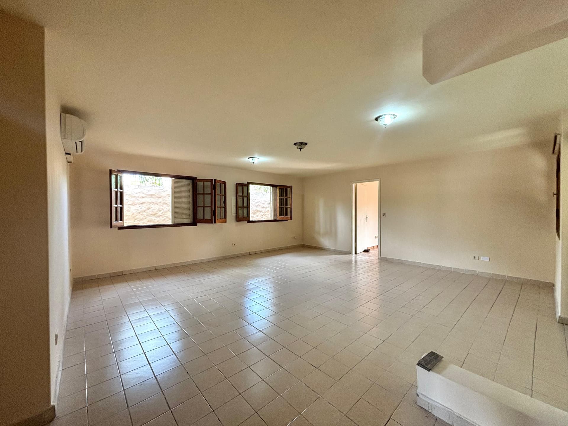 Local Comercial,11 ambientes, de 497m2 en Villa Morra, Senador Long, foto 2