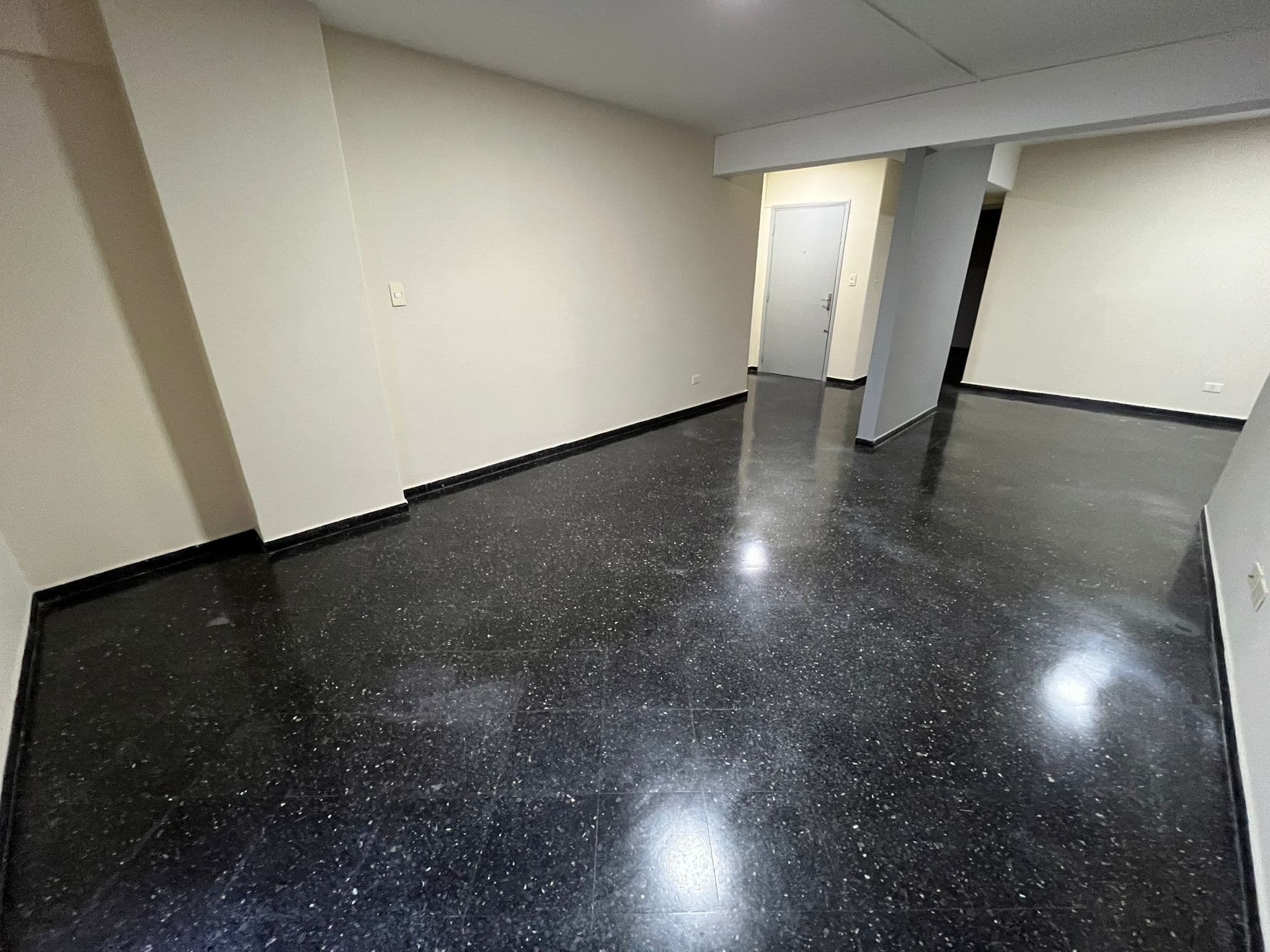 En alquiler departamento 2 hab. En la catedral asuncion — foto 2